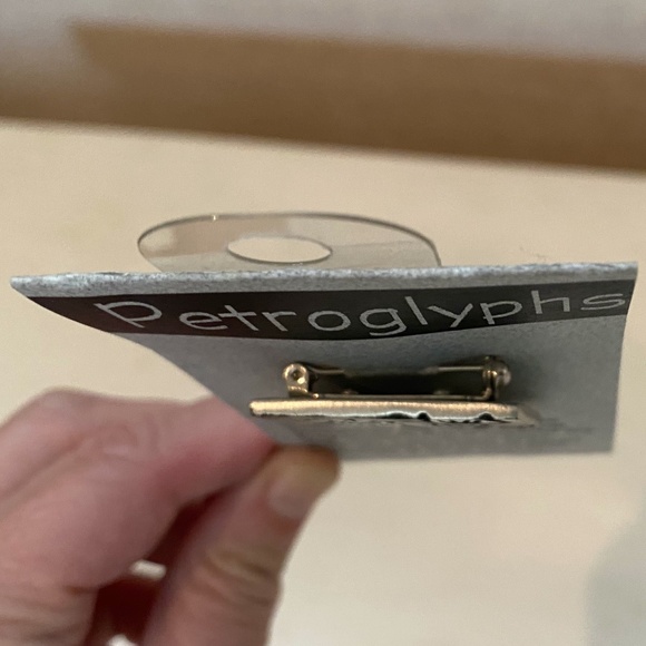 Alice Seely Vintage Petroglyphs Brooch - Picture 6 of 6